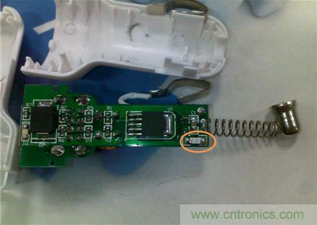 使用AEM-1206HI 2.5A貼片保險絲,布局簡單