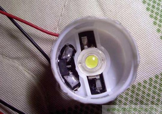 焊接穩流芯片和LED