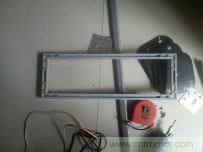 手工打造太陽能充電照明系統(tǒng)：點亮LED給手機(jī)充電