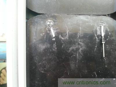 手工打造太陽能充電照明系統(tǒng)：點亮LED給手機(jī)充電