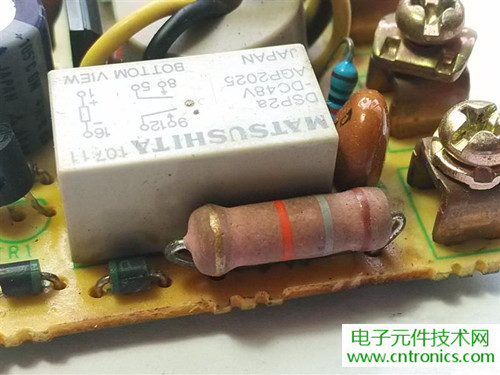 漏電保護器拆解：結構有差異，做工不錯