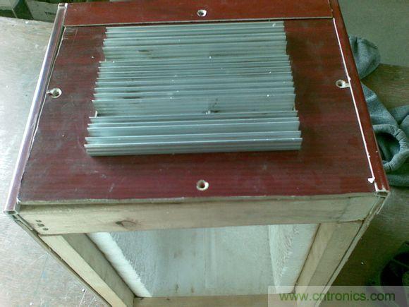 牛人DIY:百元自制車載冰箱