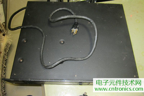 用料很給力!專業(yè)后級功放美國高峰FA1201拆解