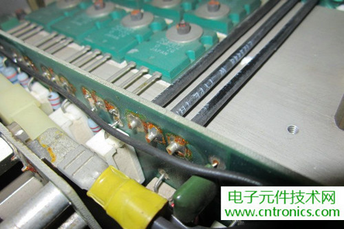 用料很給力!專業(yè)后級功放美國高峰FA1201拆解