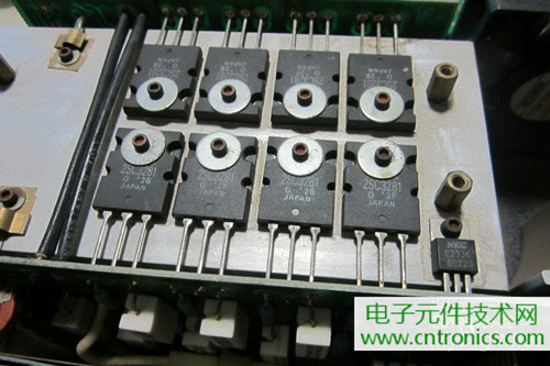 用料很給力!專業(yè)后級功放美國高峰FA1201拆解