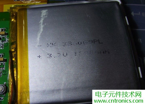 探秘電子紙！一款電紙書的電子墨水屏拆解