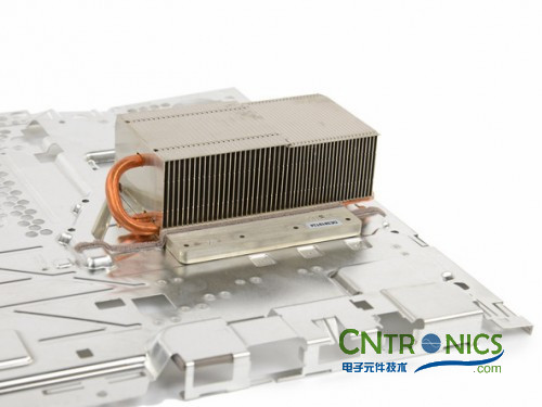 游戲機內部的秘密:逆天級拆解索尼 PALY STATION 4!