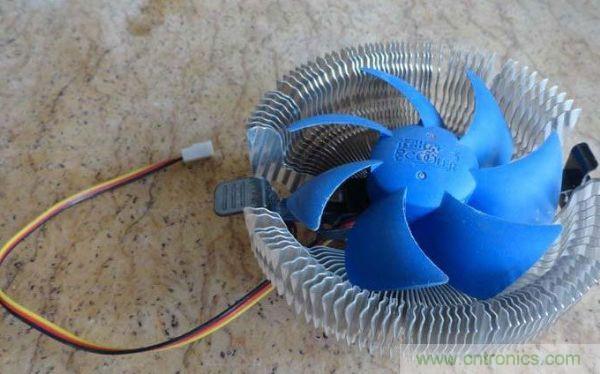 變廢為寶!風(fēng)扇散熱器變身山寨LED燈