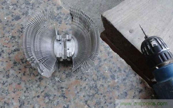 變廢為寶!風(fēng)扇散熱器變身山寨LED燈