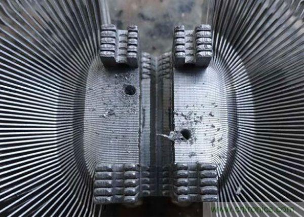 變廢為寶!風(fēng)扇散熱器變身山寨LED燈