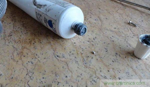 變廢為寶!風(fēng)扇散熱器變身山寨LED燈