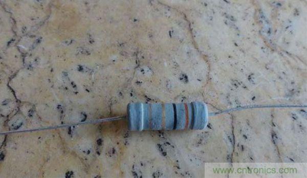 變廢為寶!風(fēng)扇散熱器變身山寨LED燈