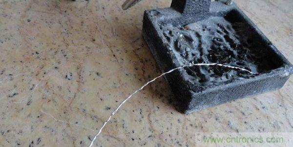 變廢為寶!風(fēng)扇散熱器變身山寨LED燈