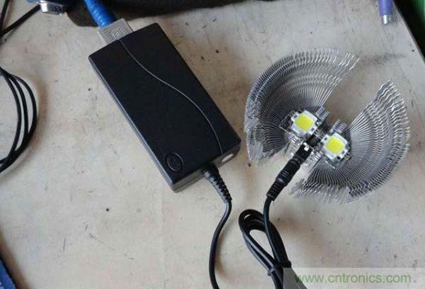 變廢為寶!風(fēng)扇散熱器變身山寨LED燈