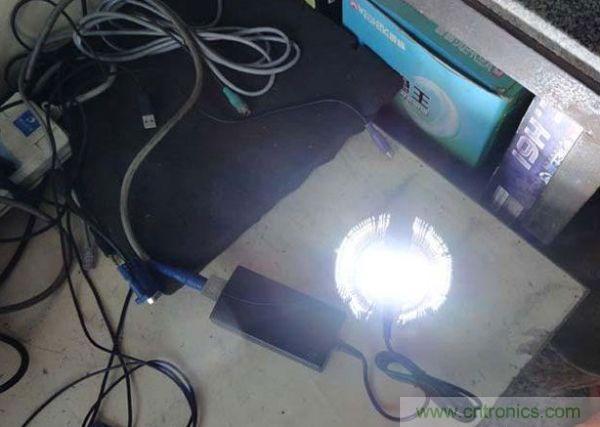 變廢為寶!風(fēng)扇散熱器變身山寨LED燈