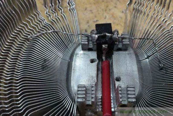 變廢為寶!風(fēng)扇散熱器變身山寨LED燈