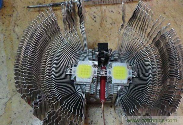 變廢為寶!風(fēng)扇散熱器變身山寨LED燈