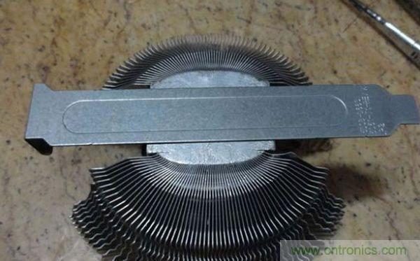 變廢為寶!風(fēng)扇散熱器變身山寨LED燈