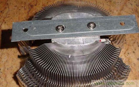 變廢為寶!風(fēng)扇散熱器變身山寨LED燈