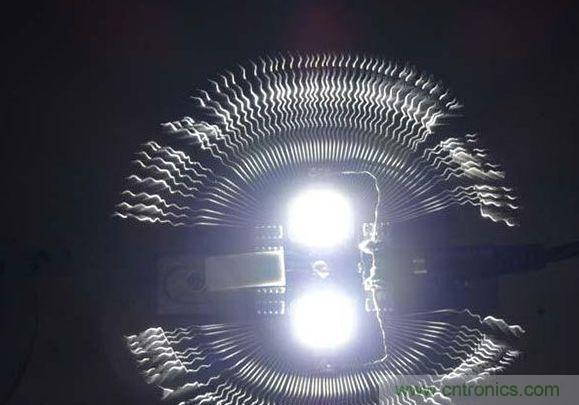 變廢為寶!風(fēng)扇散熱器變身山寨LED燈