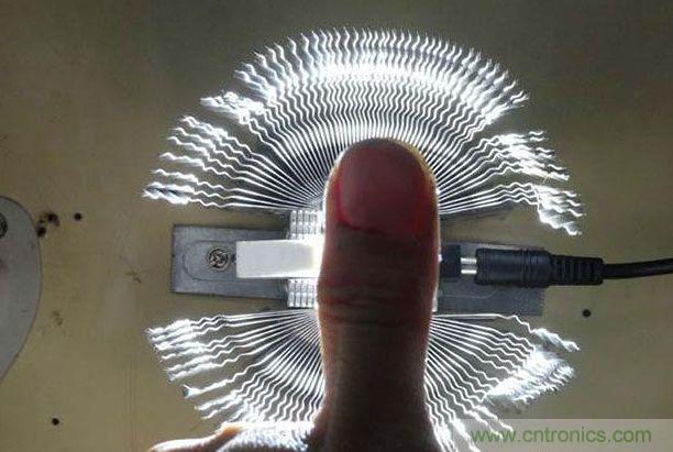 變廢為寶!風(fēng)扇散熱器變身山寨LED燈