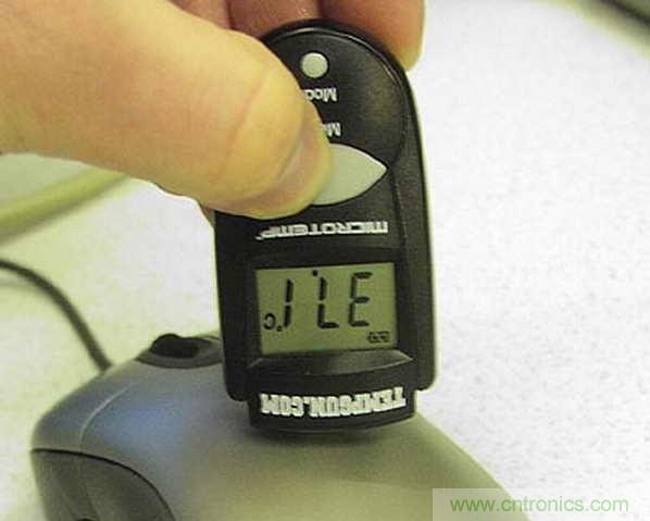 再測一下鼠標表面,37.1攝氏度