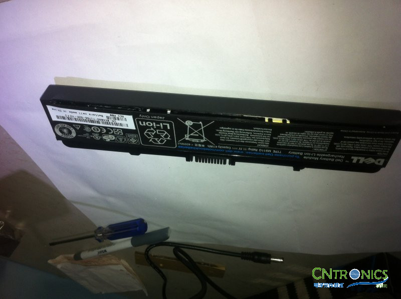 不一樣的DELL筆記本電池拆解小竅門!