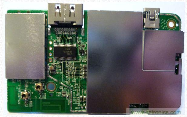 圖(f):PTV3000流媒體適配器拆解過程。