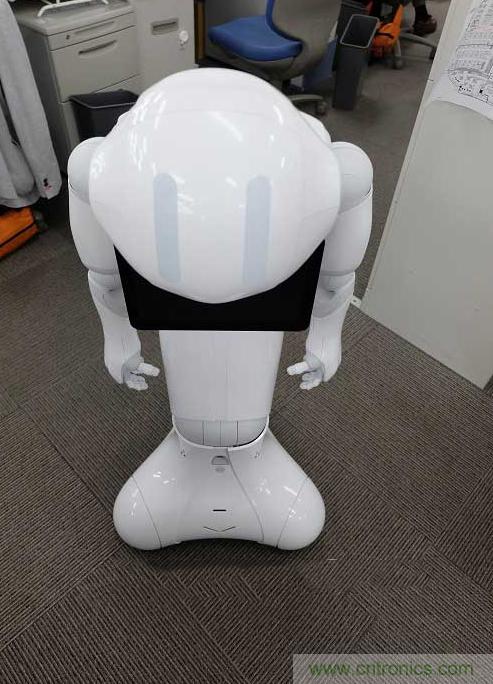 拆解筆記本不過癮,那就來拆拆日本情感機器人吧!