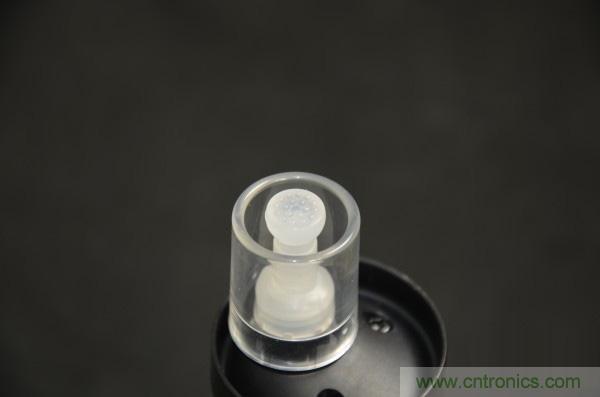 只有奶瓶大小的閃電去漬小神器 &mdash;&mdash;海爾咕咚手持式洗衣機