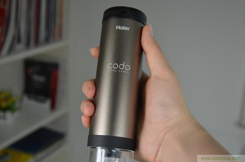 只有奶瓶大小的閃電去漬小神器 &mdash;&mdash;海爾咕咚手持式洗衣機