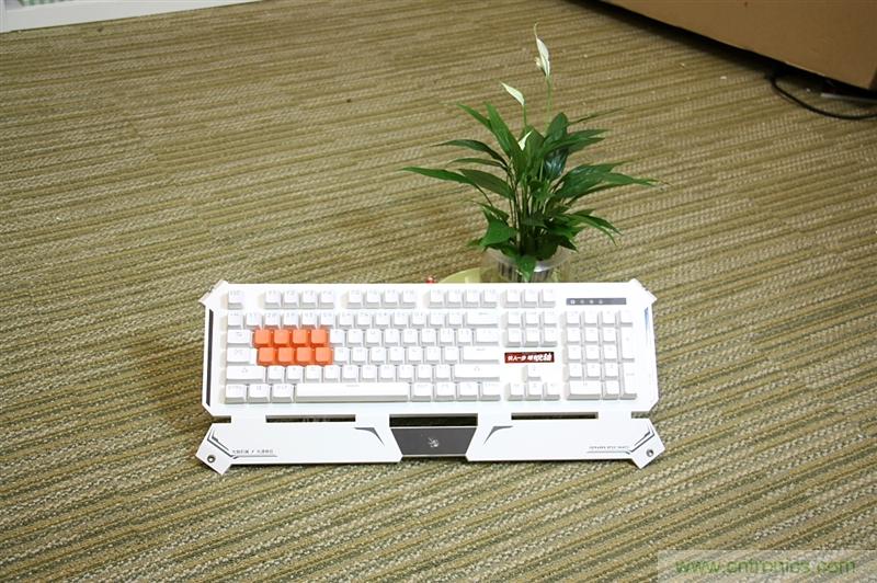 曾經的網吧統治者&mdash;雙飛燕血手幽靈機械鍵盤，真世界最快？