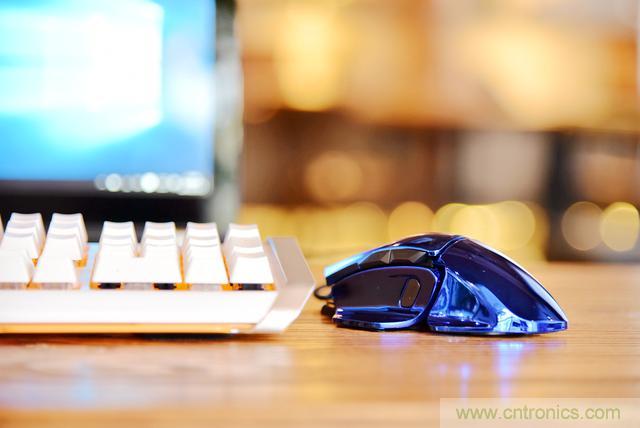 左手寫愛，右手寫他&mdash;&mdash;從此鍵盤鼠標(biāo)不分家！