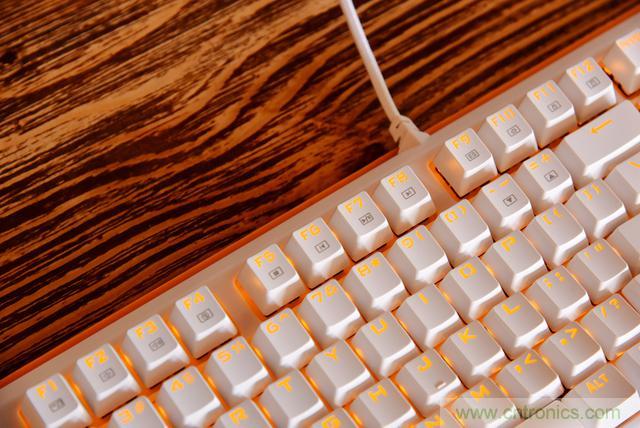 左手寫愛，右手寫他&mdash;&mdash;從此鍵盤鼠標(biāo)不分家！