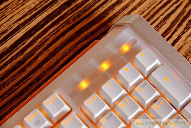 左手寫愛，右手寫他&mdash;&mdash;從此鍵盤鼠標(biāo)不分家！