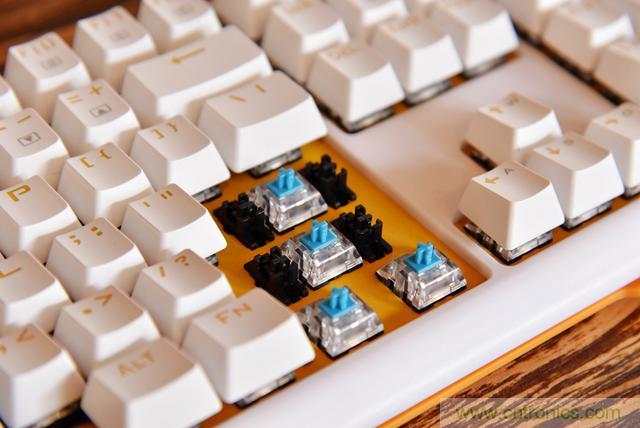 左手寫愛，右手寫他&mdash;&mdash;從此鍵盤鼠標(biāo)不分家！