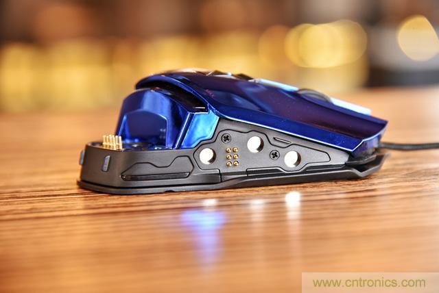 左手寫愛，右手寫他&mdash;&mdash;從此鍵盤鼠標(biāo)不分家！