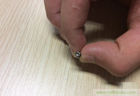 真飛機拆不著,那就來拆拆無人機“鼻祖”大疆吧!