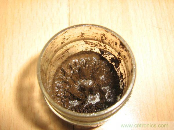 藝術(shù)源于生活，用生活中的物件也能制作磁流體