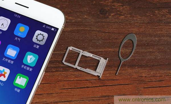 eSIM技術揭秘:蘋果手表如何做到不插卡也能打電話?