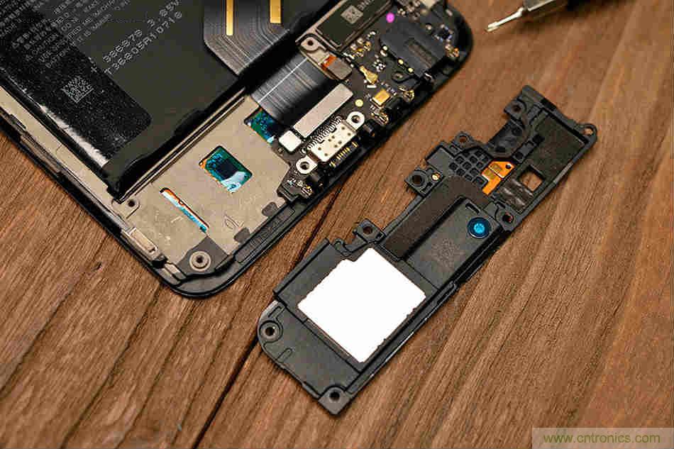 拆解魅族15 Plus:玩轉了新概念,但其工藝究竟如何?