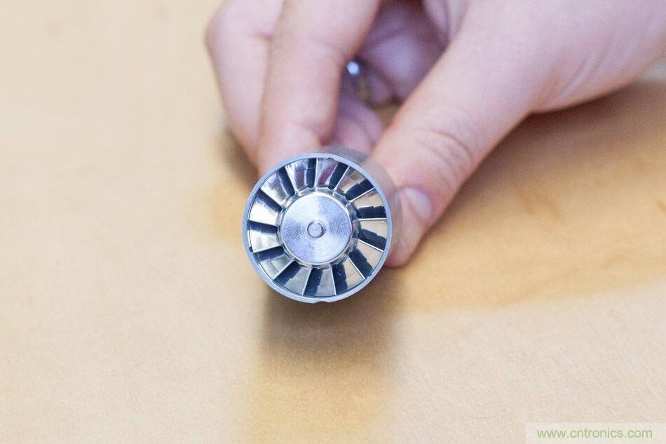 拆解戴森吹風機:近三千元的價格貴在哪?