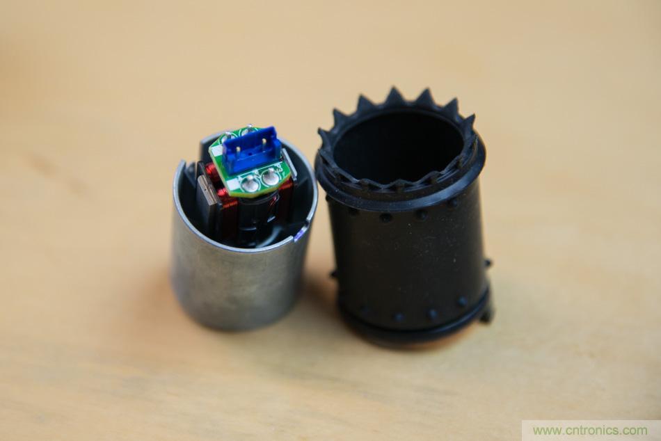 拆解戴森吹風機:近三千元的價格貴在哪?