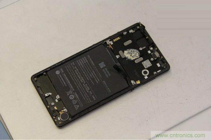 堅果R1拆解：內(nèi)部設(shè)計究竟如何？