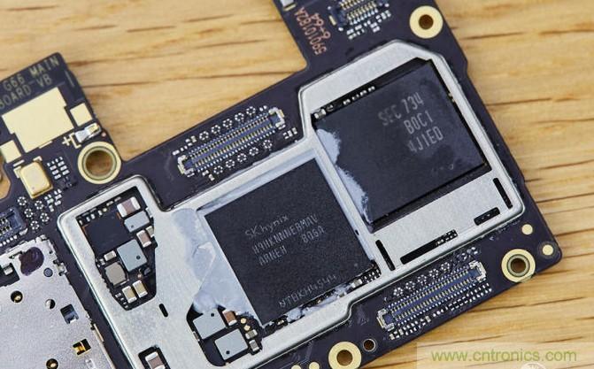 拆解黑鯊手機:多級直觸一體式液冷系統有什么門道?