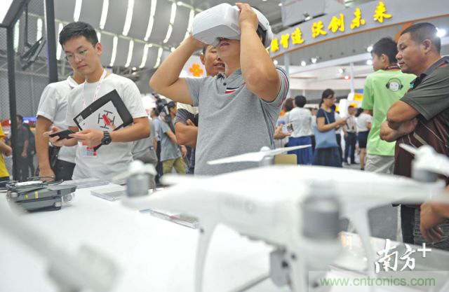 打破傳統模式極限，探路人工智能讓數據“自我學習”