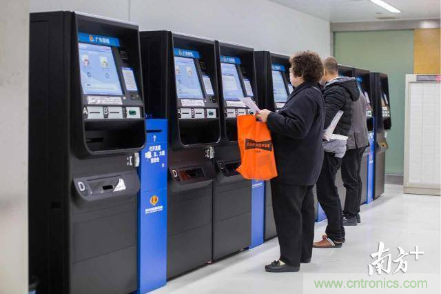 探路政務辦事柜臺&ldquo;無人化&rdquo;，引領&ldquo;互聯網+政務&rdquo;革新