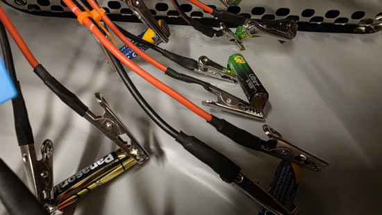 AAA電池怎么選？5款A(yù)AA堿性電池實(shí)測(cè)，結(jié)果可能出乎意料