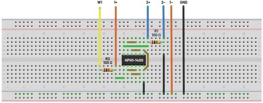  材料  ? ADALM2000主動學習模塊 ? 無焊試驗板和跳線套件 ? 一臺HPH1-1400L 6繞組變壓器 ? 一臺HPH1-0190L 6繞組變壓器 ? 兩個100 Ω電阻  說明  在無焊試驗板上構建圖2所示的電路。需要使用此設置來測量初級/次級匝數比為1:1的三種不同配置下，兩個變壓器型號各自的頻率響應。兩個紅色箭頭表示在初級和次級使用同一個線圈的配置中連接源電阻和負載電阻的位置。藍色箭頭對應的是在初級和次級使用兩個串聯線圈的配置。綠色箭頭對應的是在初級和次級使用三個串聯線圈的配置。